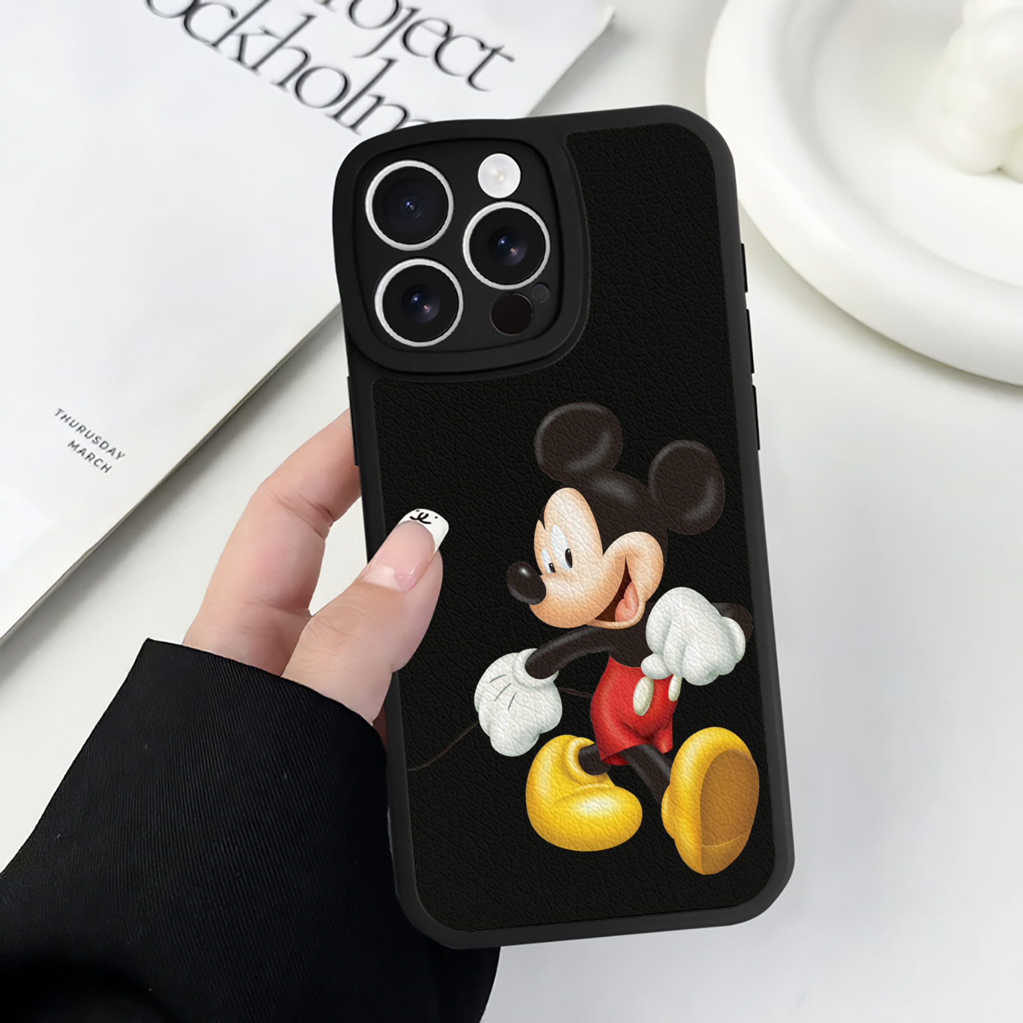 （画像用） ミッキーマウス Mickey Mouse 【iPhone 16シリーズ対応】シリコンスマホケース（レザー調） 材質：シリコン